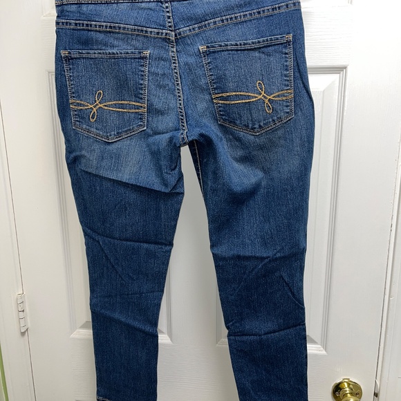 Levi's Women's Denizen (8) Pull-On Crop - Picture 8 of 16